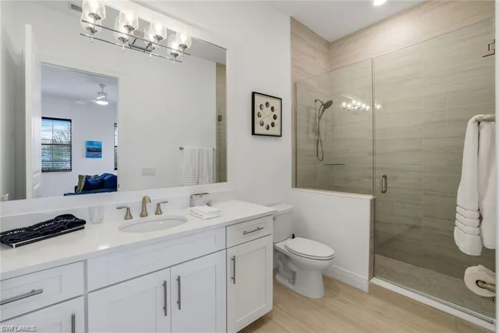 Guest bathroom 2 with shower