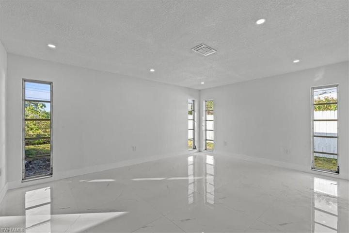 3322  Savage  RD, Sarasota, FL 34231