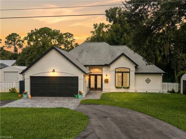 1090  Woods  DR, Labelle, FL 33935