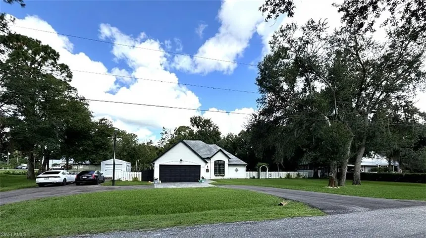1090  Woods  DR, Labelle, FL 33935