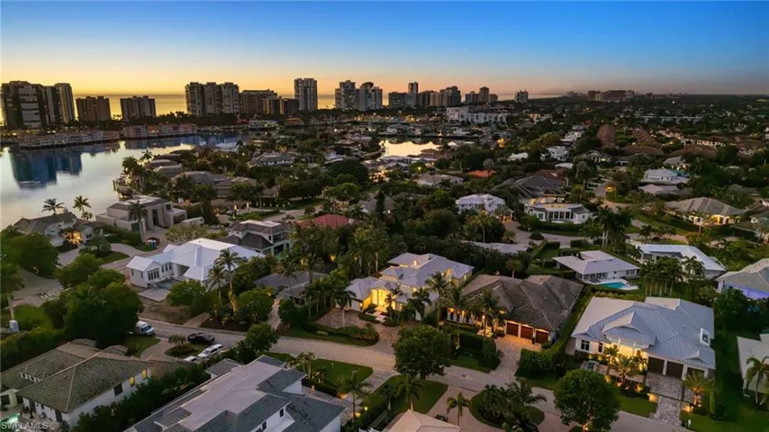 615  Binnacle  DR, Naples, FL 34103