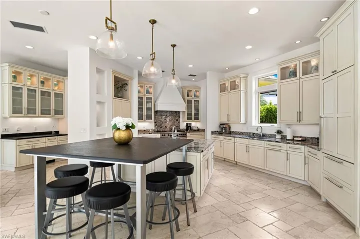 615  Binnacle  DR, Naples, FL 34103