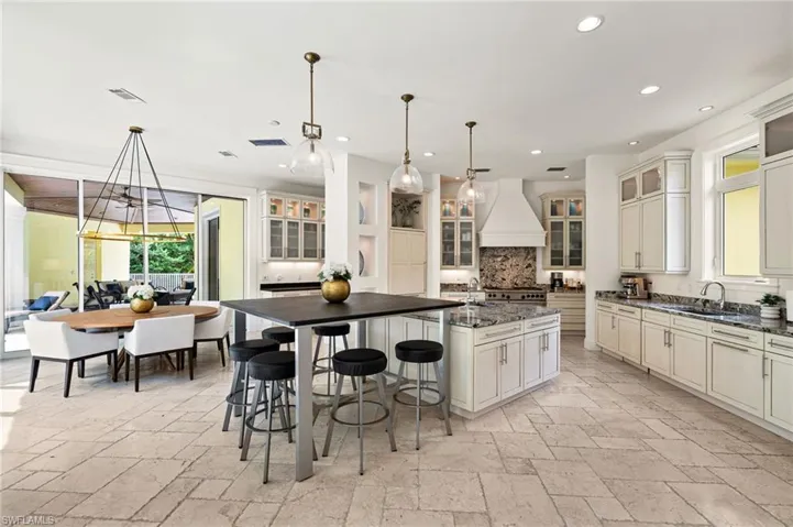 615  Binnacle  DR, Naples, FL 34103