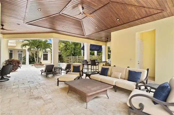 615  Binnacle  DR, Naples, FL 34103