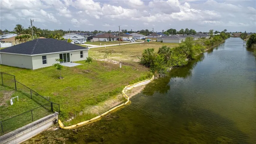 1832 NW 6th  PL, Cape Coral, FL 33993