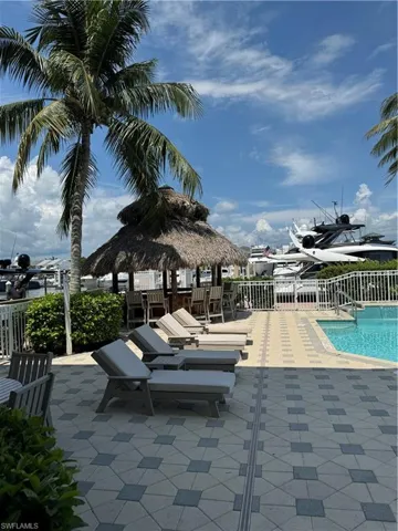 891 10th St S, Naples Fl 34102