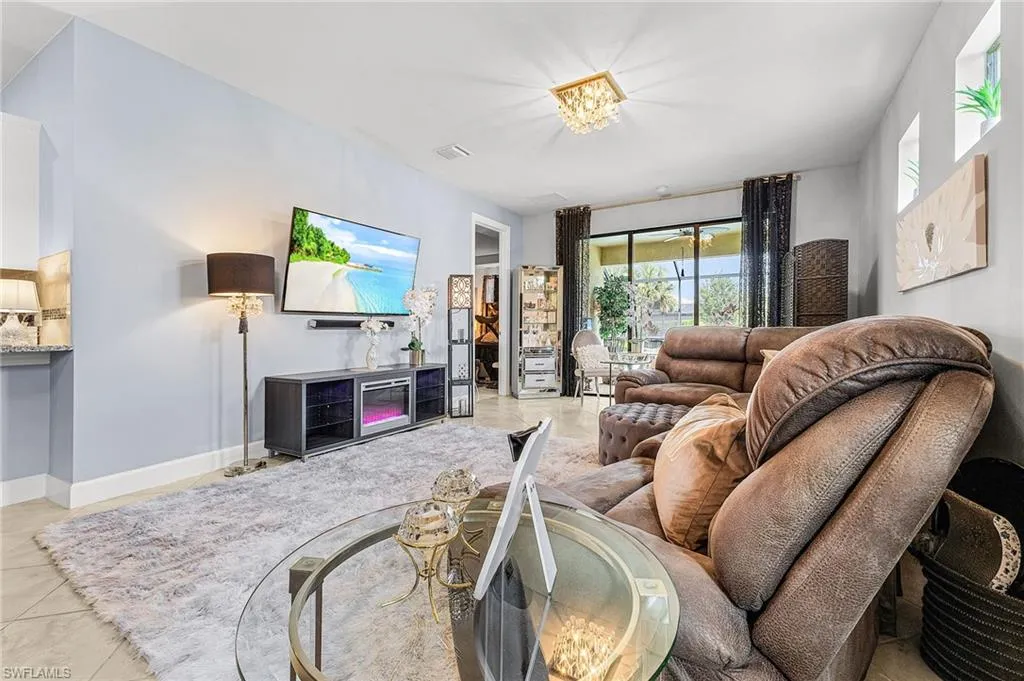 7659 Jacaranda LN, Naples, FL 34114,2025000231