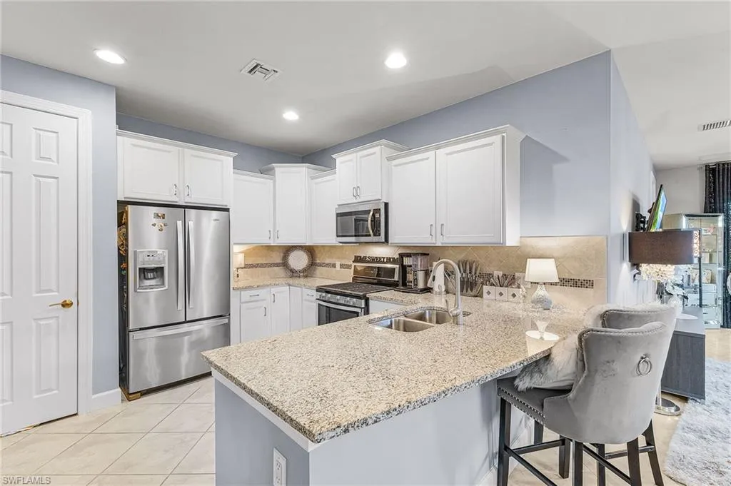 7659 Jacaranda LN, Naples, FL 34114,2025000231