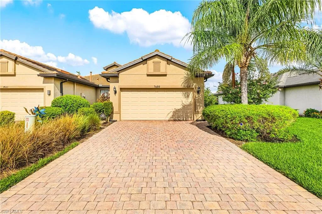 7659 Jacaranda LN, Naples, FL 34114,2025000231