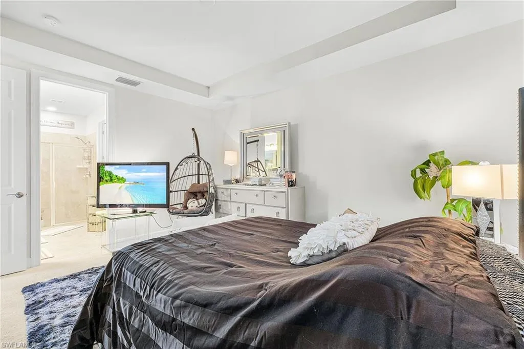 7659 Jacaranda LN, Naples, FL 34114,2025000231