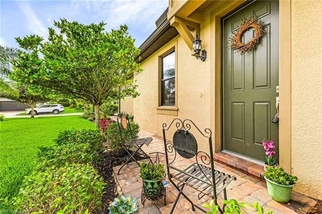 7659 Jacaranda LN, Naples, FL 34114,2025000231