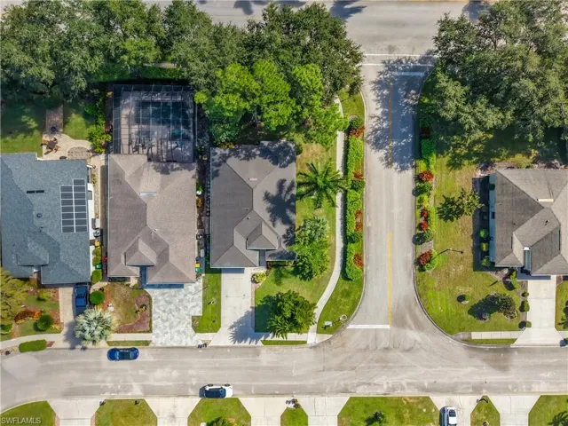 208 Stanhope Cir, Naples, Florida 34104