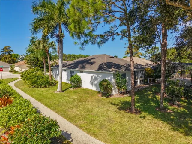 208 Stanhope Cir, Naples, Florida 34104