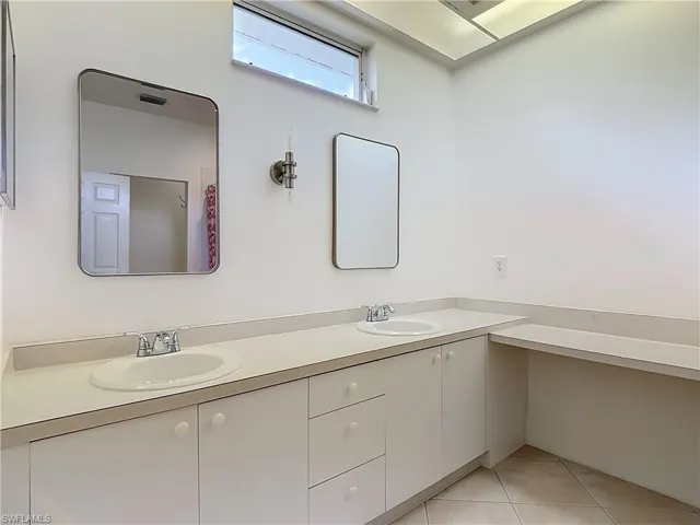208 Stanhope Cir, Naples, Florida 34104