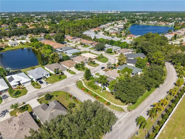 208 Stanhope Cir, Naples, Florida 34104