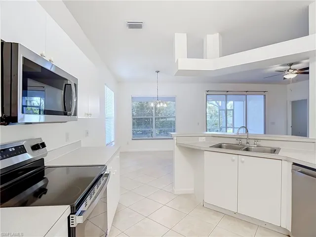 208 Stanhope Cir, Naples, Florida 34104