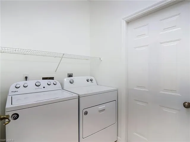 208 Stanhope Cir, Naples, Florida 34104