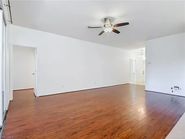208 Stanhope Cir, Naples, Florida 34104