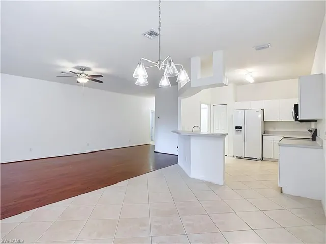 208 Stanhope Cir, Naples, Florida 34104