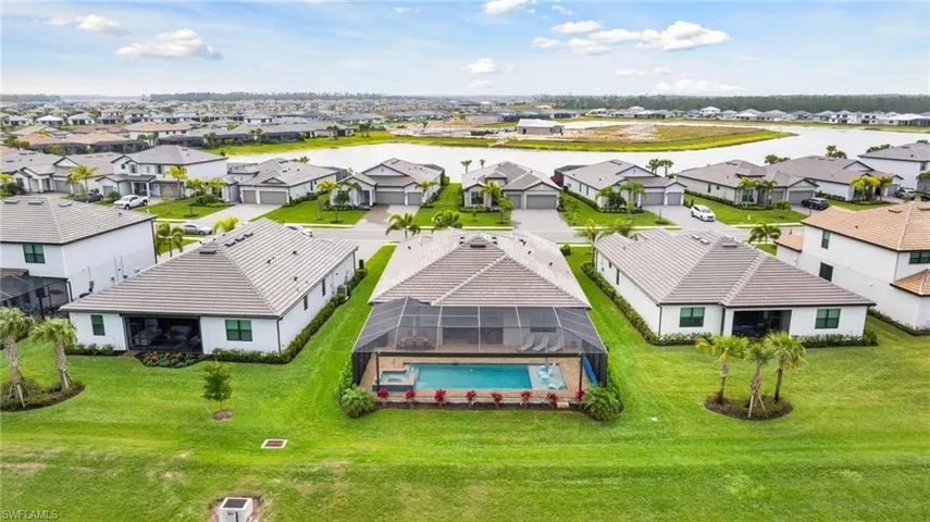 Birds eye view of property featuring a residential view