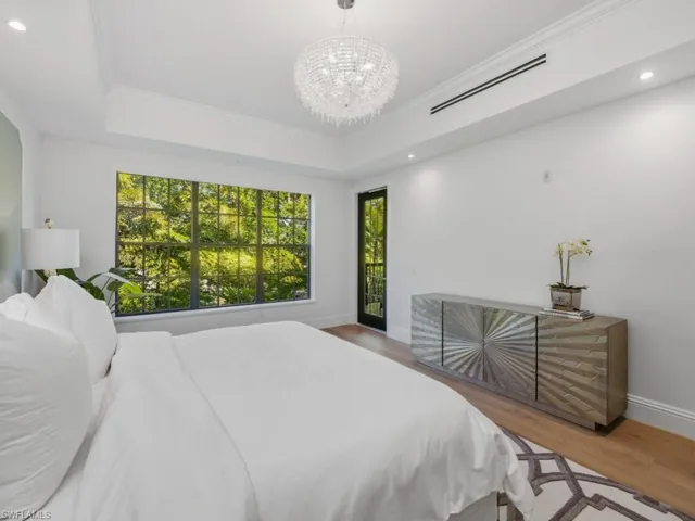705 10th St S 202, Naples, Florida 34102