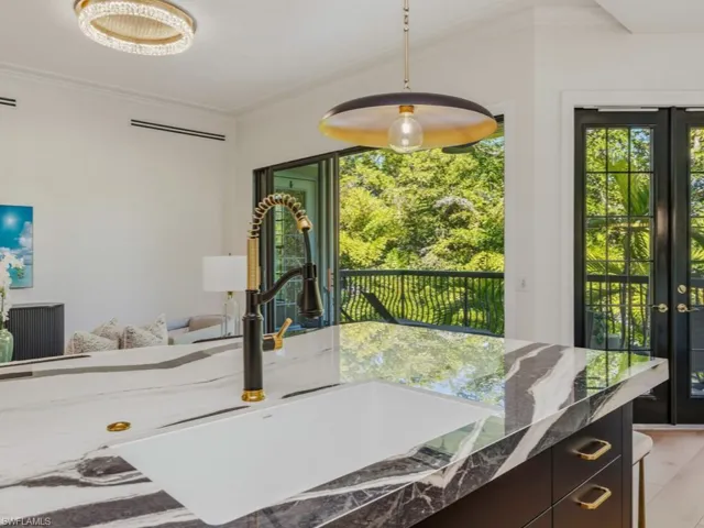 705 10th St S 202, Naples, Florida 34102