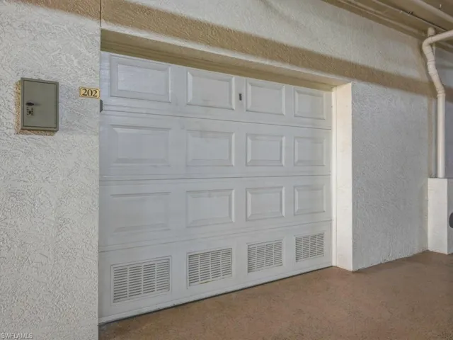 1-CAR GARAGE