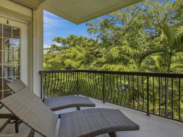 705 10th St S 202, Naples, Florida 34102