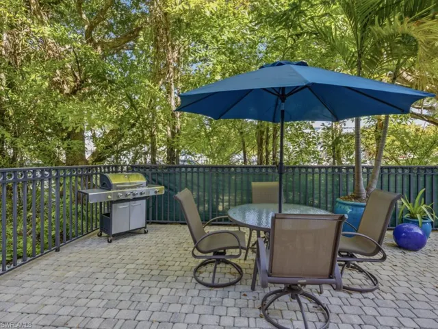 705 10th St S 202, Naples, Florida 34102