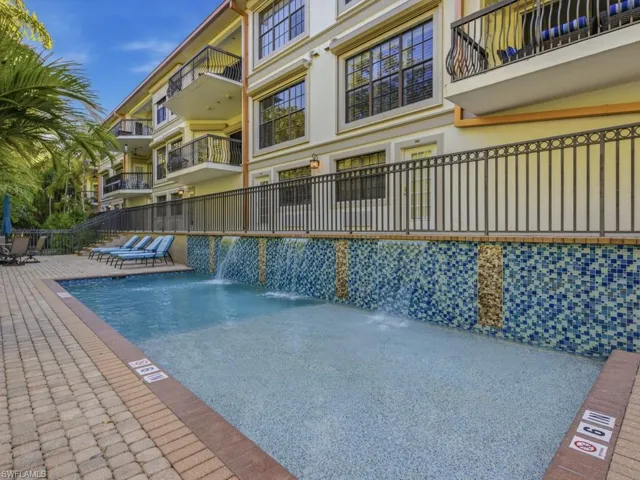 705 10th St S 202, Naples, Florida 34102