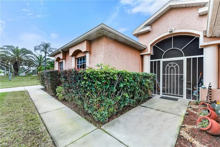 Property entrance featuring a lawn