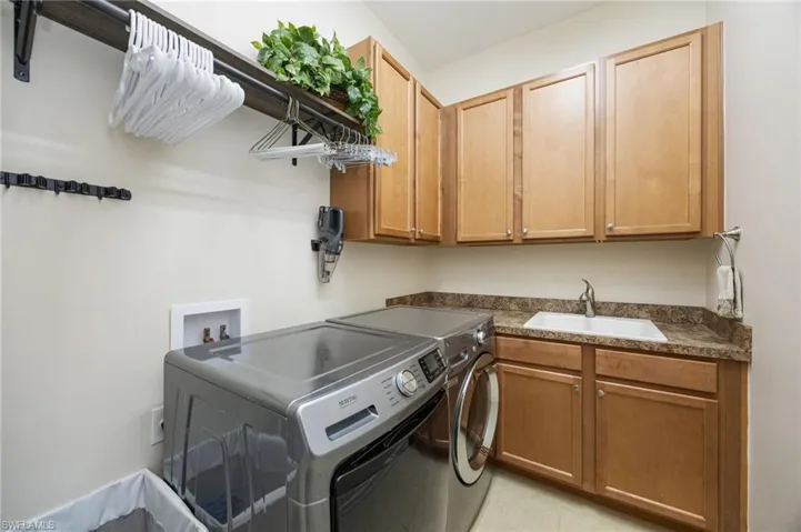 1647 Songbird Ct, Naples, Florida 34120