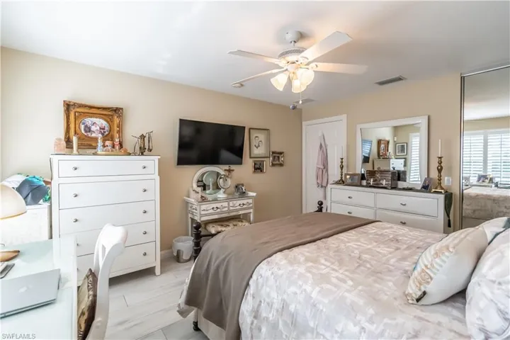 Bedroom with ceiling fan