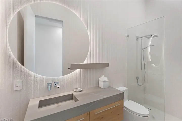 Guest Room 1 Bathroom