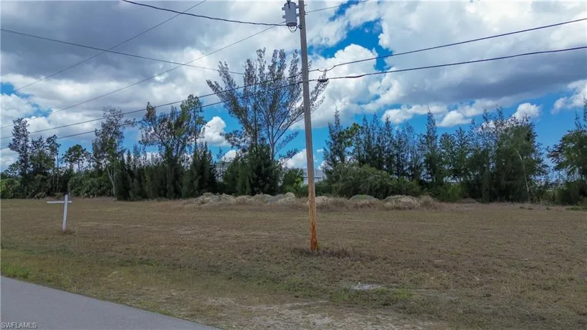 3523 Ne 14th Pl, Cape Coral, Florida 33909
