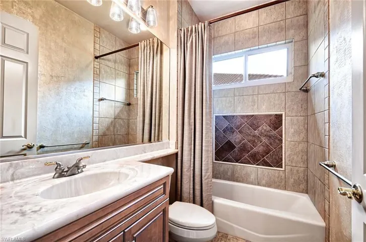 en suite bathroom for bedroom #2