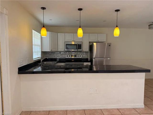 4290 Gulfstream Dr 12, Naples, Florida 34112