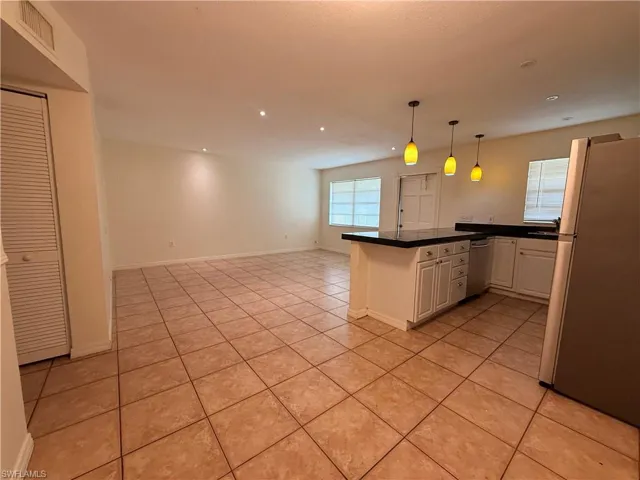 4290 Gulfstream Dr 12, Naples, Florida 34112