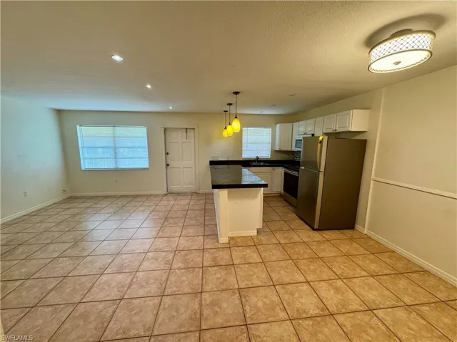 4290 Gulfstream Dr 12, Naples, Florida 34112