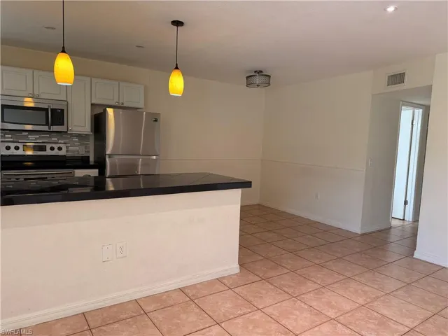 4290 Gulfstream Dr 12, Naples, Florida 34112