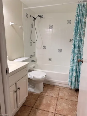 4290 Gulfstream Dr 12, Naples, Florida 34112