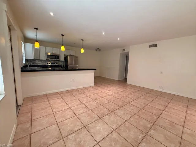 4290 Gulfstream Dr 12, Naples, Florida 34112