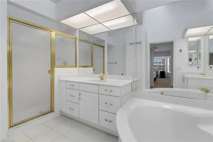 6180 Reserve Cir 203, Naples, Florida 34119