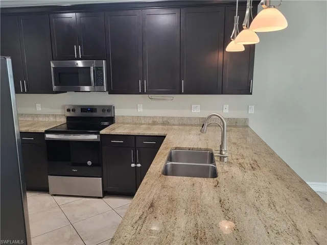 First floor, Kitchen, wood cabinets, granite countertop, stainless steel appliances, app