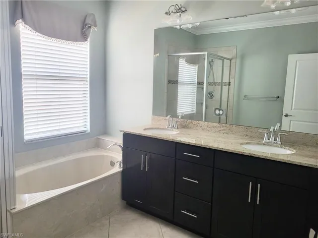 @ sinks in master bathroom