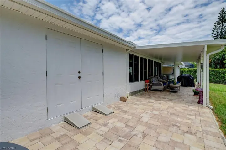 Third garage space for golf cart