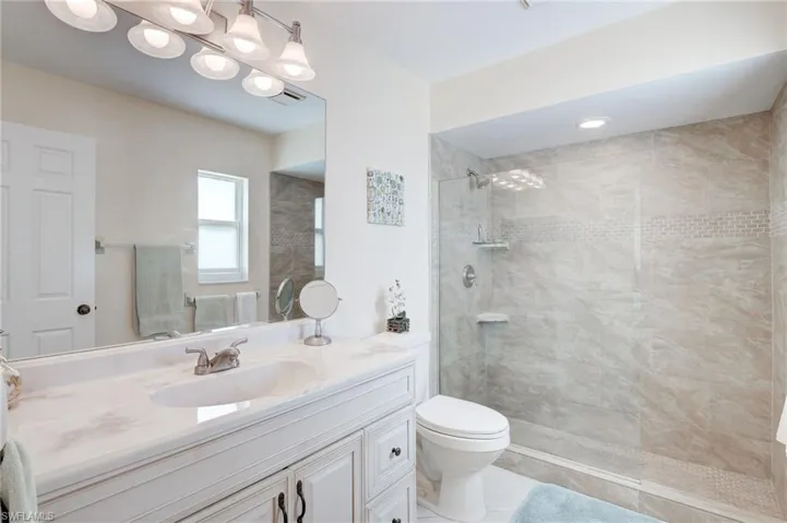 Master/primary bathroom