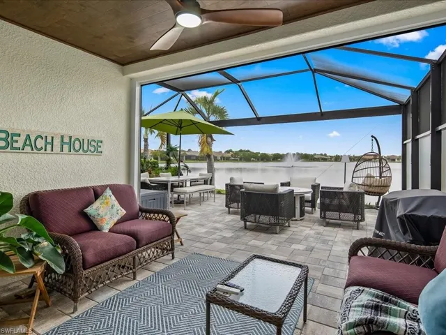Sunroom / solarium with ceiling fan