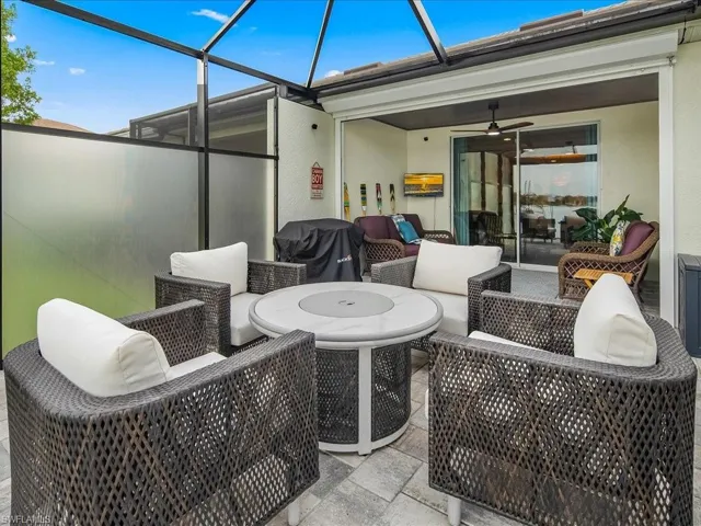 Sunroom with ceiling fan