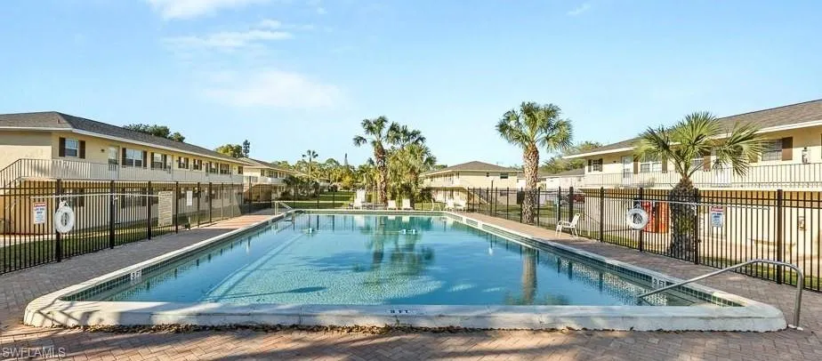 3325  Airport  RD, Naples, FL 34105